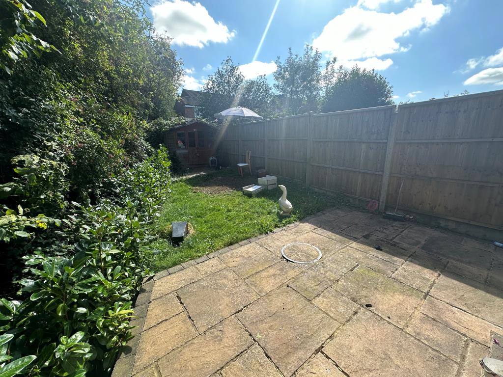 Lot: 52 - VACANT HOUSE FOR IMPROVEMENT - Garden to rear